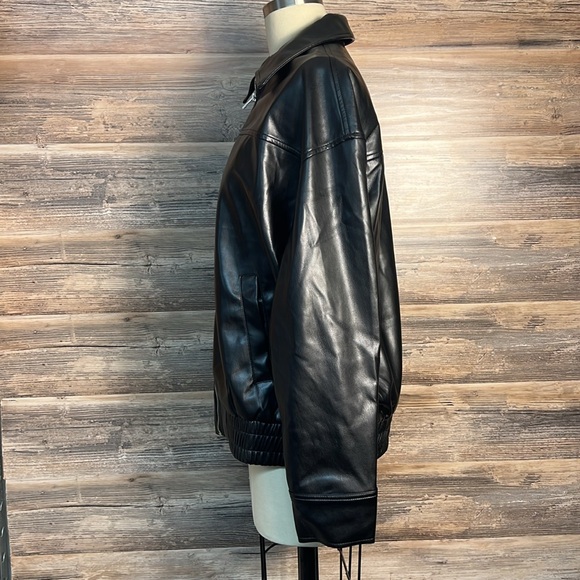 Forever 21 Women's Faux Leather Bomber Jacket NWT - Picture 2 of 3